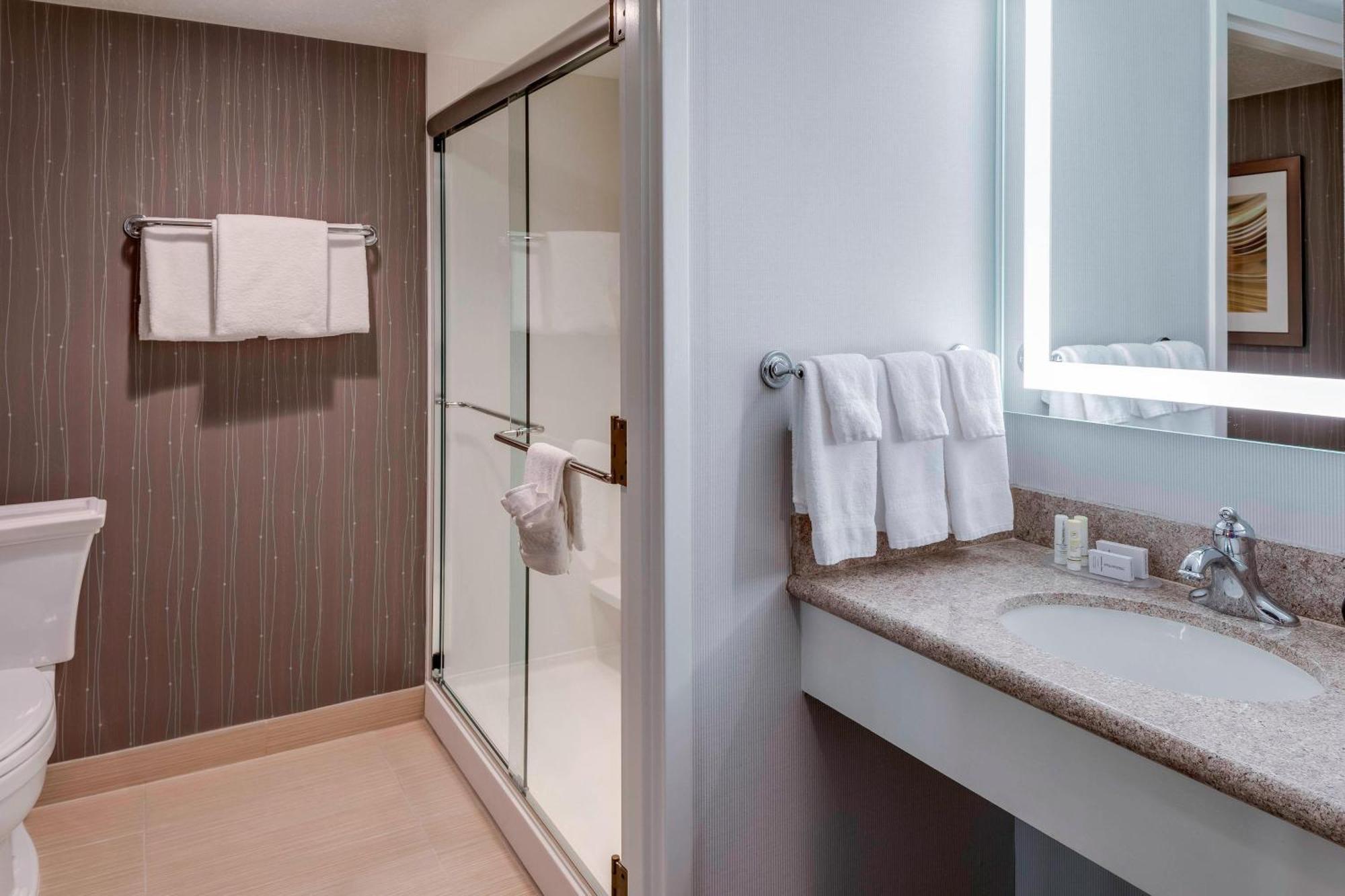Courtyard By Marriott Portsmouth Hotell Eksteriør bilde
