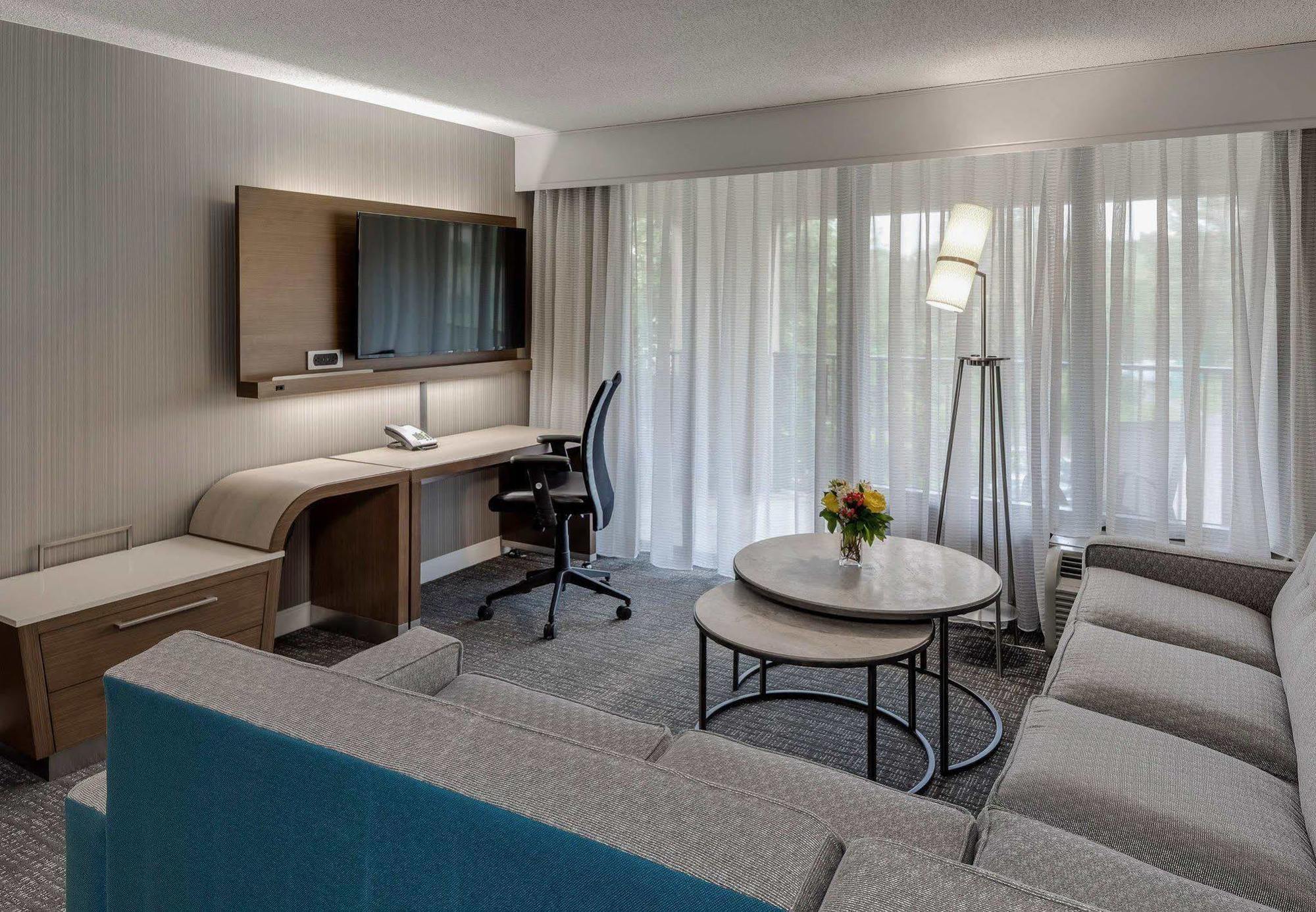 Courtyard By Marriott Portsmouth Hotell Eksteriør bilde
